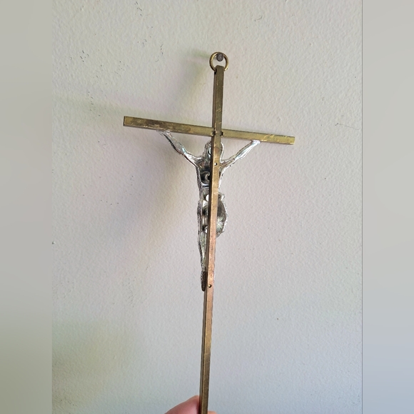 Brass crucifix and aluminum Jesus - Picture 4 of 10